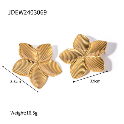 Classic golden floral leaf design earrings